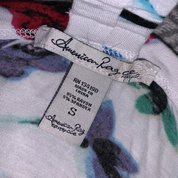 🌷 white tie top with flower design 🌷 - Picture 4 of 4